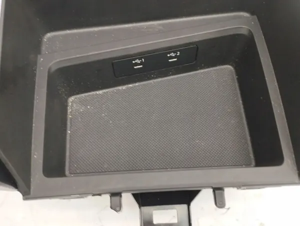 Audi A3 8Y 2023 Fram 12V Uttag OEM 8Y2864131 image 8