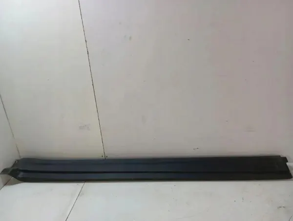 Maserati Levante linke Schwellerverkleidung OEM 670040335 image 2