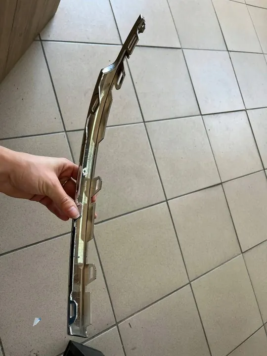 Vasen Takaluukun Kromilista VW Tiguan II image 4