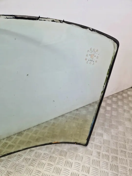 Gebruikte Mercedes-Benz SL R107 voorruit OEM 1076710410 image 5