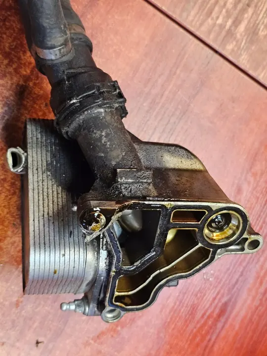 Oljefilterbas BMW F07 F10 X3 F25 - 7516383 image 3