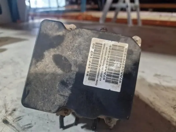 Pompe ABS OEM 9648718780 pour Peugeot 607 2.2L Diesel image 3
