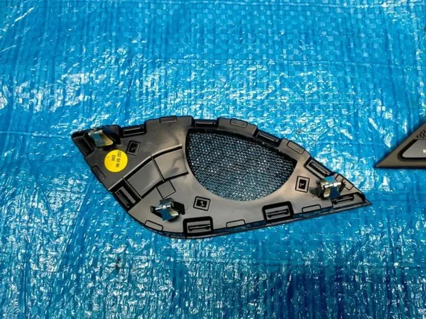 Audi A4 B9 Habillage Haut-Parleur OEM 8W1857228A/7A image 3