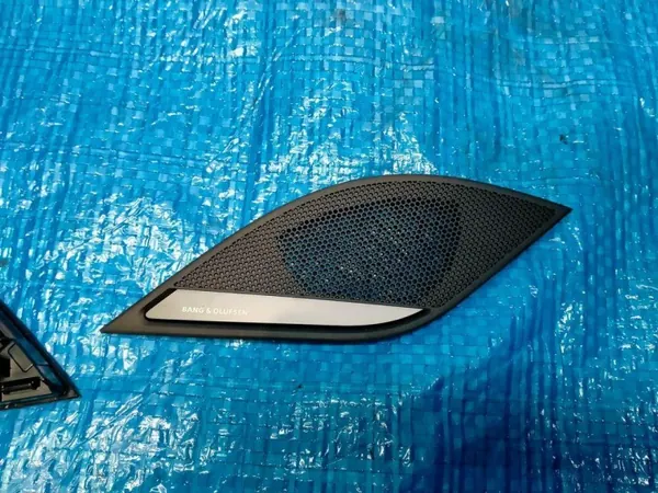 Audi A4 B9 Habillage Haut-Parleur OEM 8W1857228A/7A image 4