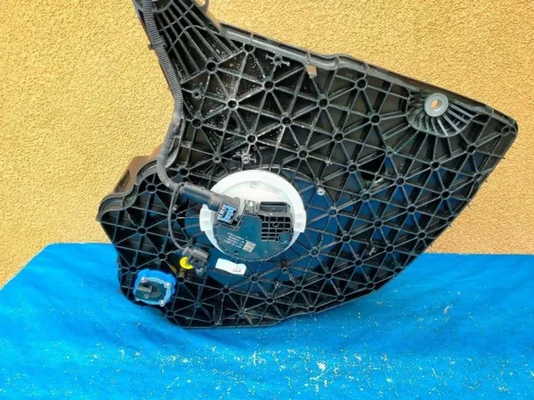Pompe Réservoir AdBlue Audi A4 B9 OEM 8W0131878CD image 4