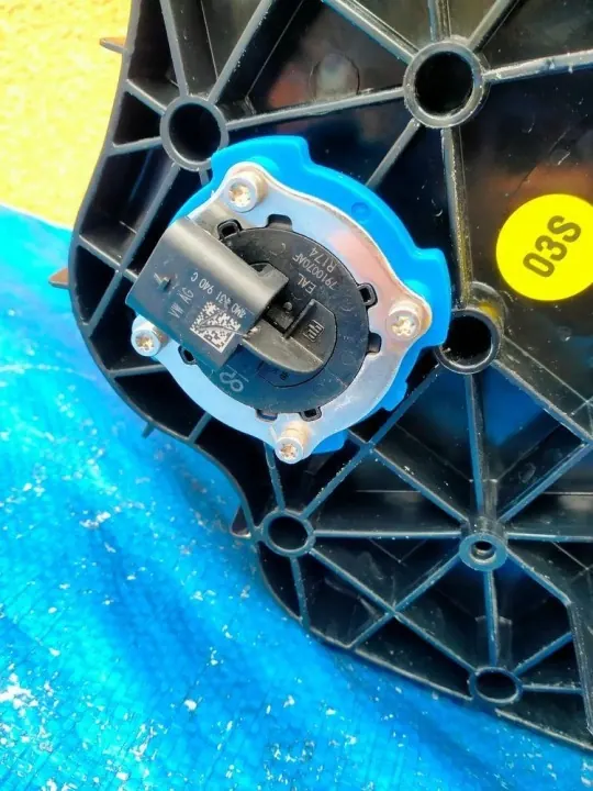 Pompe Réservoir AdBlue Audi A4 B9 OEM 8W0131878CD image 6