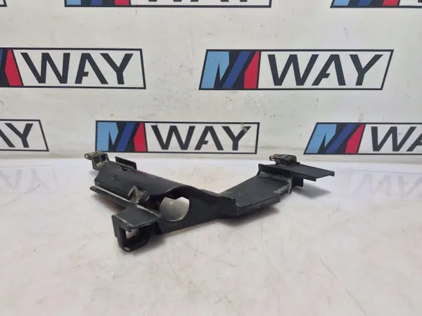 OEM 1301073018 BMW E46 Scheinwerfer Halterung Schiene Rechts image 2
