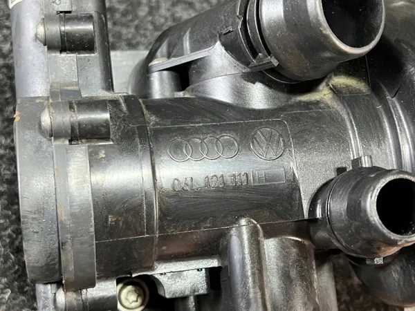 Carcasa termostato OEM 06L121111H para VW 1.8/2.0 TFSI image 10