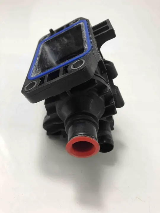 Carcasa de termostato MAZDA 3 Sedan 9647767180 image 4