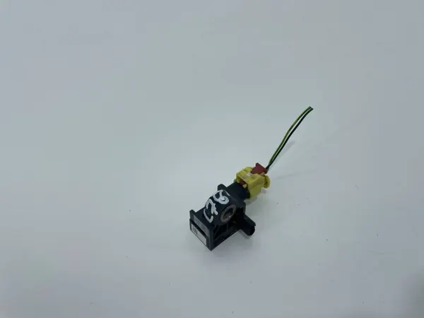 Audi Q3 I 8U Aufprallsensor OEM 8U0959651 2010- image 2