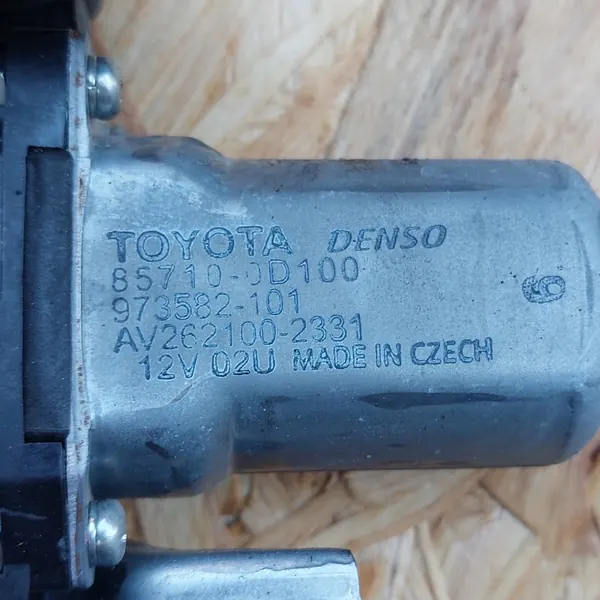 Toyota Yaris III Linke Heckscheibe OEM 973582101 image 5