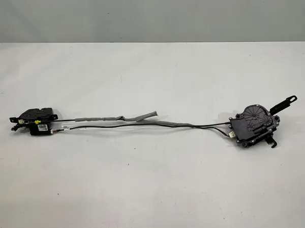 Tranca de porta-malas BMW OEM 4817123 usado image 2