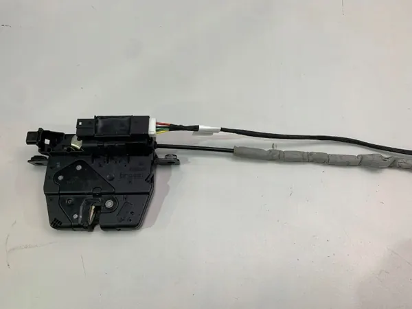 Tranca de porta-malas BMW OEM 4817123 usado image 5