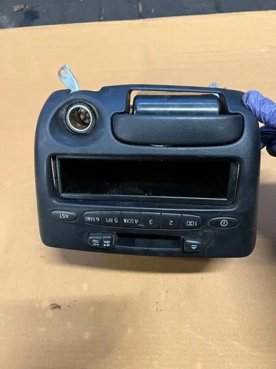 Toyota Yaris I kasettisoitin OEM 86120-52021 image 2