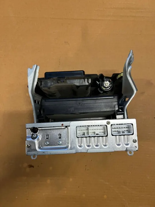 Toyota Yaris I kasettisoitin OEM 86120-52021 image 3