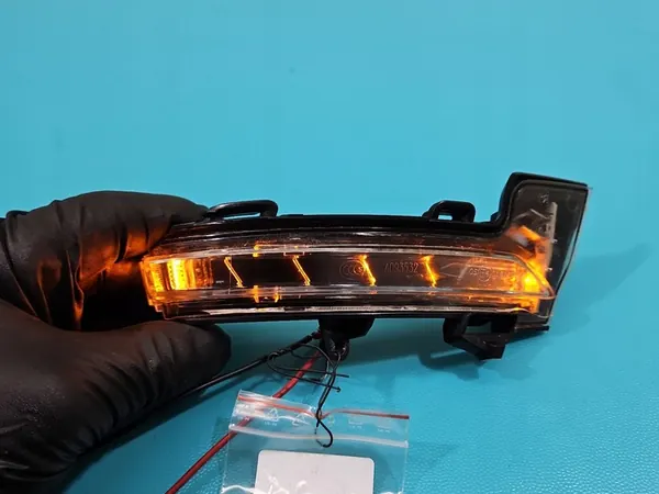 Indicador Frontal Direito Skoda Octavia III 5E0949102 image 3