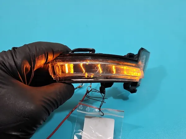 Indicador Frontal Direito Skoda Octavia III 5E0949102 image 4