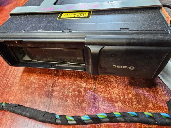 Cambiador CD OEM 8N8035111 para Audi TT 8N image 4
