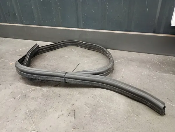 Joint de compartiment moteur Mercedes W211 image 1