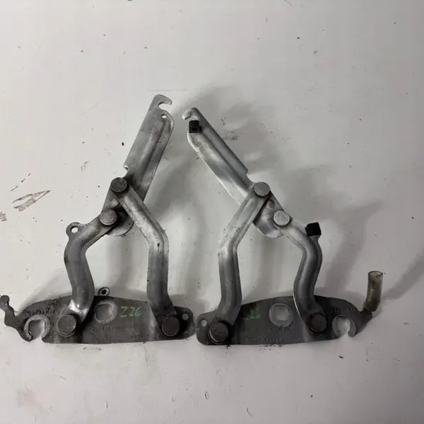 Paire de charnières capot Ford Fiesta MK7 OEM JPF8A6116800AD image 2