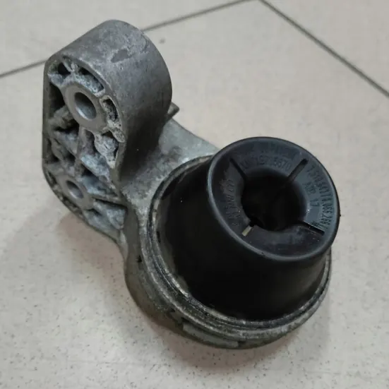 Support échappement OEM 68333588AA pour Jeep Wrangler JL image 2