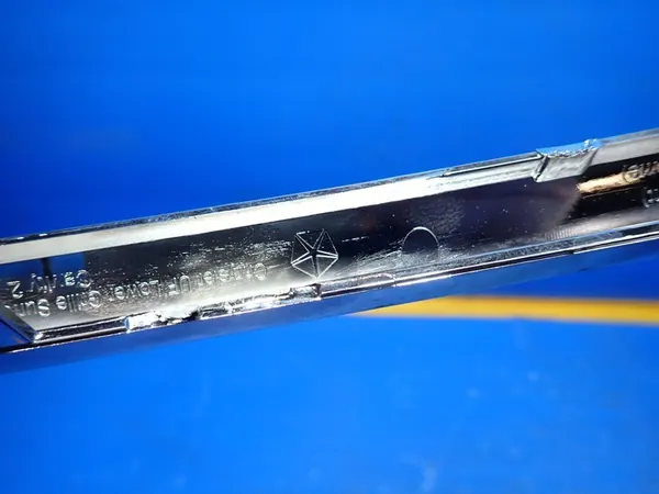 Acabamento Cromado de Para-choque Frontal Chrysler 200 image 5