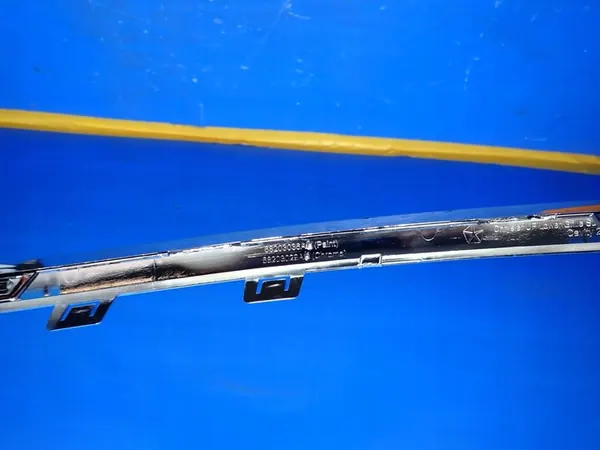 Acabamento Cromado de Para-choque Frontal Chrysler 200 image 6