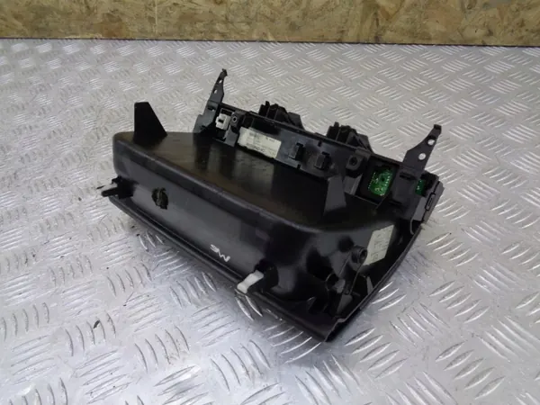 Compartimento de pantalla Mazda 6 OEM GJ6AG0245A image 4