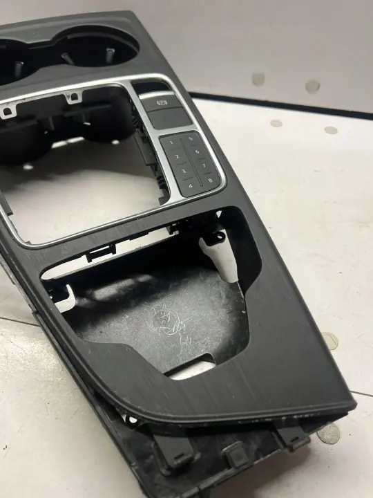 Pieza interior OEM 8W2864261 para Audi A4 S4 B9 image 3