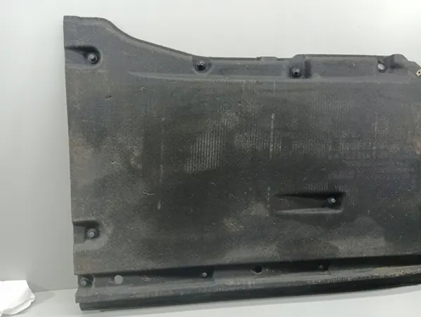 AUDI A4 B9 Vänster Underkörningsskydd 8W0825207A image 2