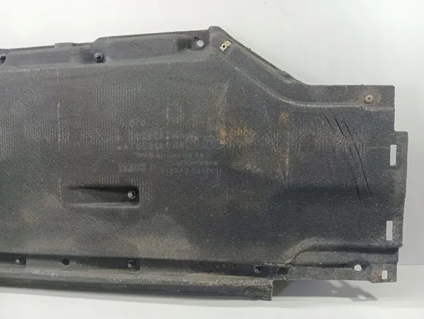 AUDI A4 B9 Vänster Underkörningsskydd 8W0825207A image 3