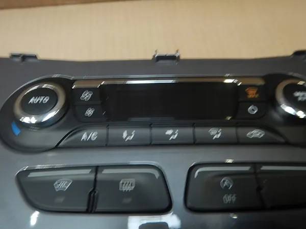 Panneau de climatisation Ford Transit CONNECT Tourneo OEM image 3