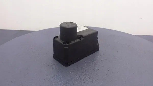 VW GOLF III Central Locking Pump 1H0962257G image 1