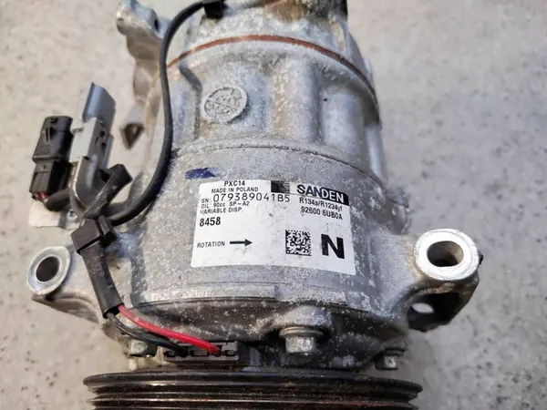 Compressore AC Nissan Qashqai III J12 1.3 DIG-T OEM 926006UB0A image 2