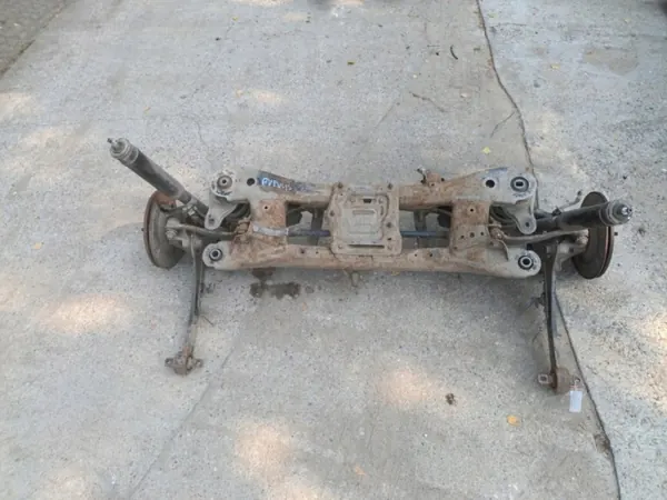 Toyota Avensis T27 achterophangingbalk OEM Wrakowisko-14842- image 2