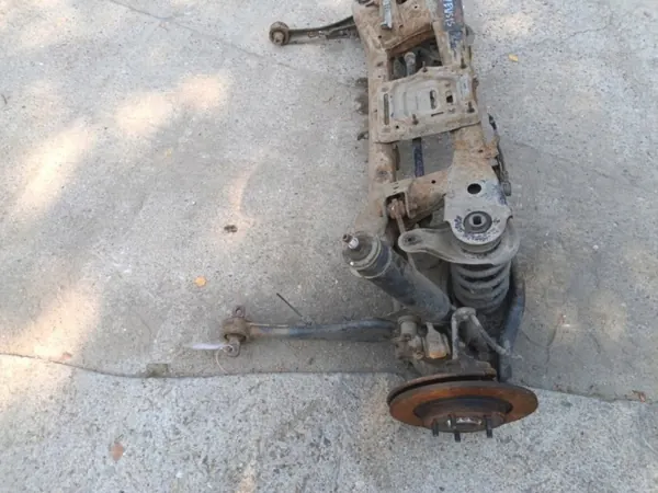 Toyota Avensis T27 achterophangingbalk OEM Wrakowisko-14842- image 5