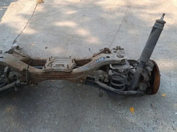 Toyota Avensis T27 achterophangingbalk OEM Wrakowisko-14842- image 7