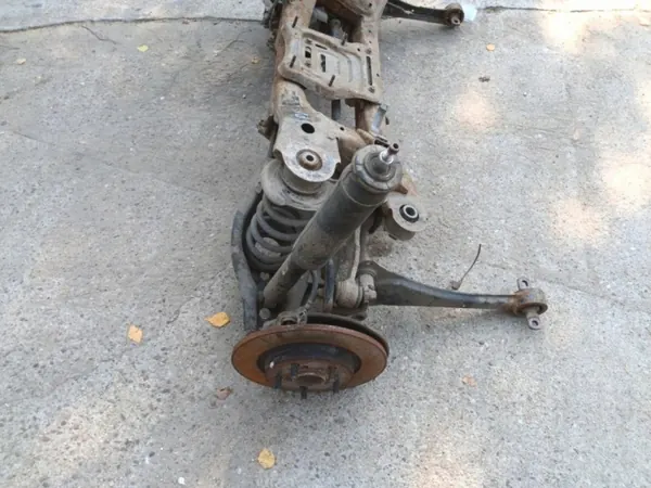 Toyota Avensis T27 achterophangingbalk OEM Wrakowisko-14842- image 8