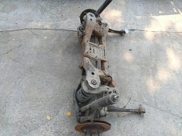 Toyota Avensis T27 achterophangingbalk OEM Wrakowisko-14842- image 9