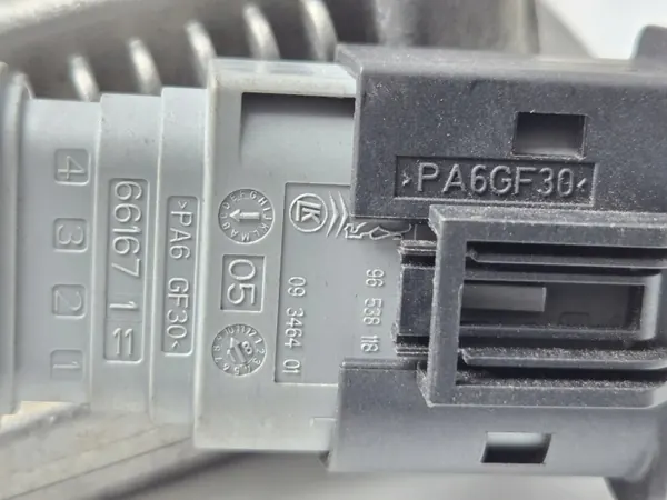 OEM YH01 20R PARTNER 0594 Enchufe Convertidor Usado image 7