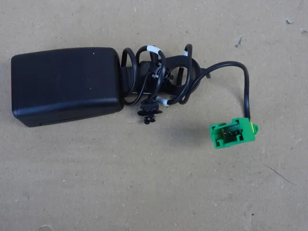 Dacia Sandero II etu-oikea turvavyön kiinnike OEM 878172680R image 3