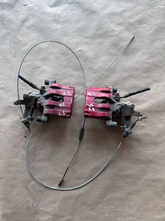 Remklauw achter links + rechts OEM FKE761 set image 2