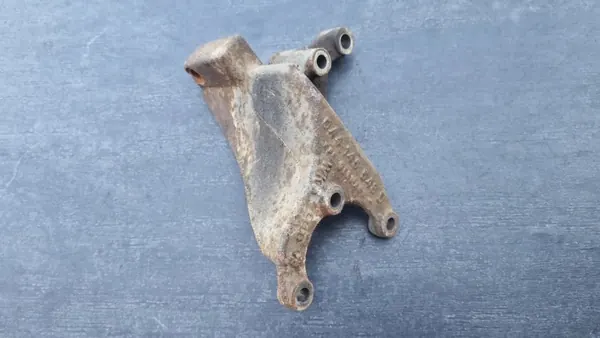 Support Pompe Direction VW T4 1.9 D 044145548D image 2