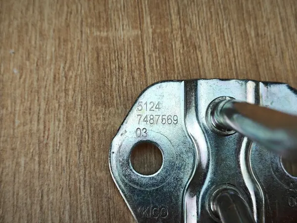 Lukitus OEM 7487569 takakontille BMW G26 - Käytetty image 4