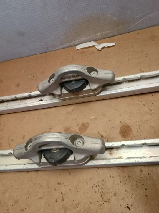 Sujeción de cintas de transporte OEM 1-0l200 con raíles image 3