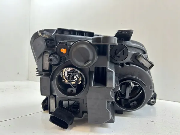 2010 Volkswagen Amarok Etuvalo 2H1941015M image 3