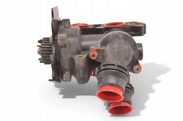 Vattenpump Audi VW 1.8 TFSI | 06J121026F image 8