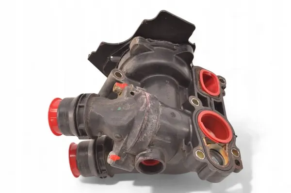 Vattenpump Audi VW 1.8 TFSI | 06J121026F image 9