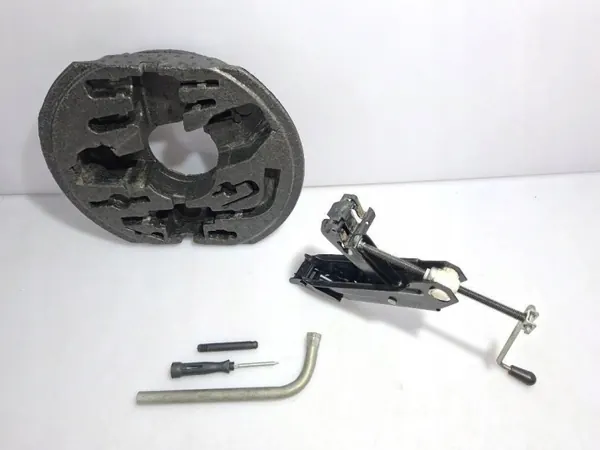 Kit d'outils Audi A3 S3 8P 2008 OEM 1K0011031J image 3