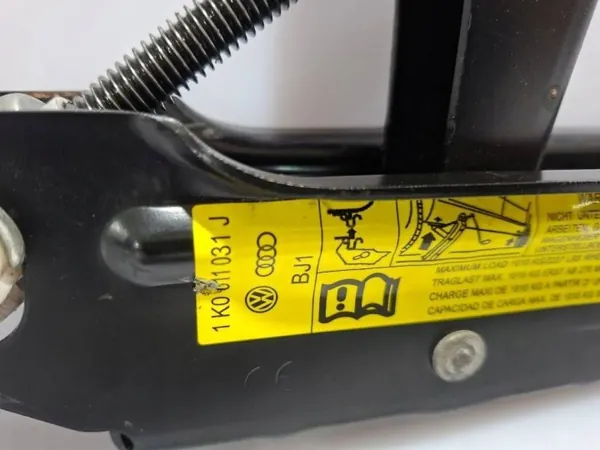 Kit d'outils Audi A3 S3 8P 2008 OEM 1K0011031J image 9